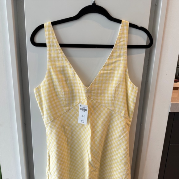 V-Neck Linen Mini Dress - Picture 4 of 9